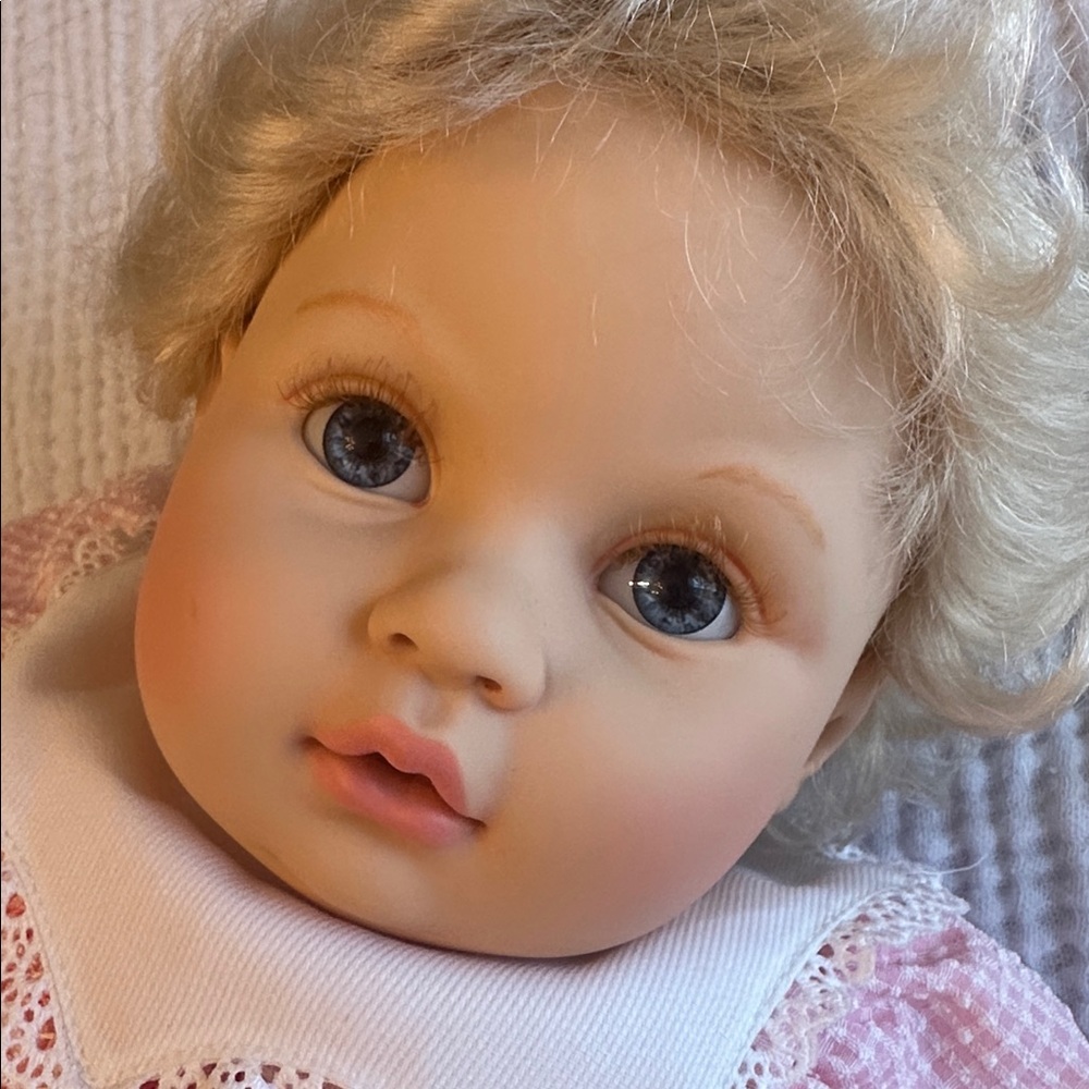 NIB Vintage Pauline's LE 51/1800 Mandy Vinyl Pink Gingham Doll with Bunny - Picture 12 of 15